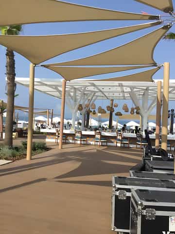 Sofitel Tamuda Bay — Réaménagement Beach F&B — Vue vers la plage et les ombrelles