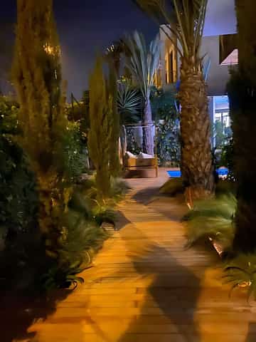 Villa Zoom — Allée du jardin