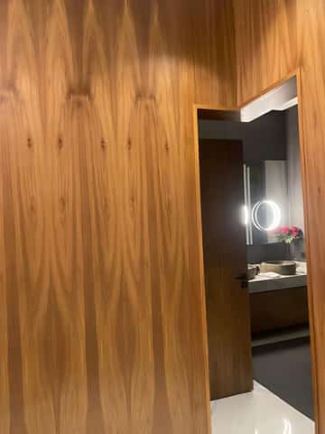 Villa Zoom — Circulation bois — salle de bain